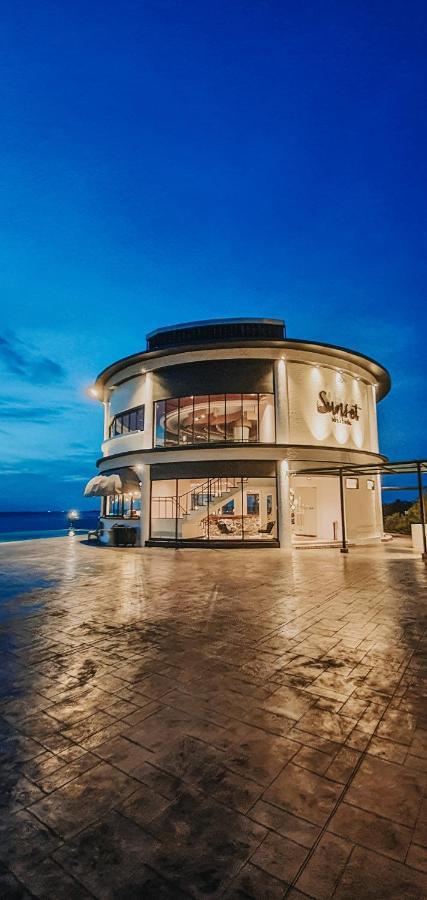 BW Suite Belitung Танджунгпандан Экстерьер фото
