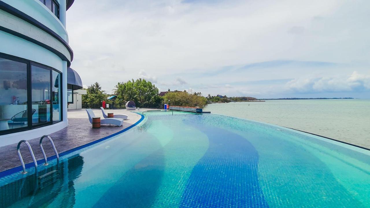 BW Suite Belitung Танджунгпандан Экстерьер фото